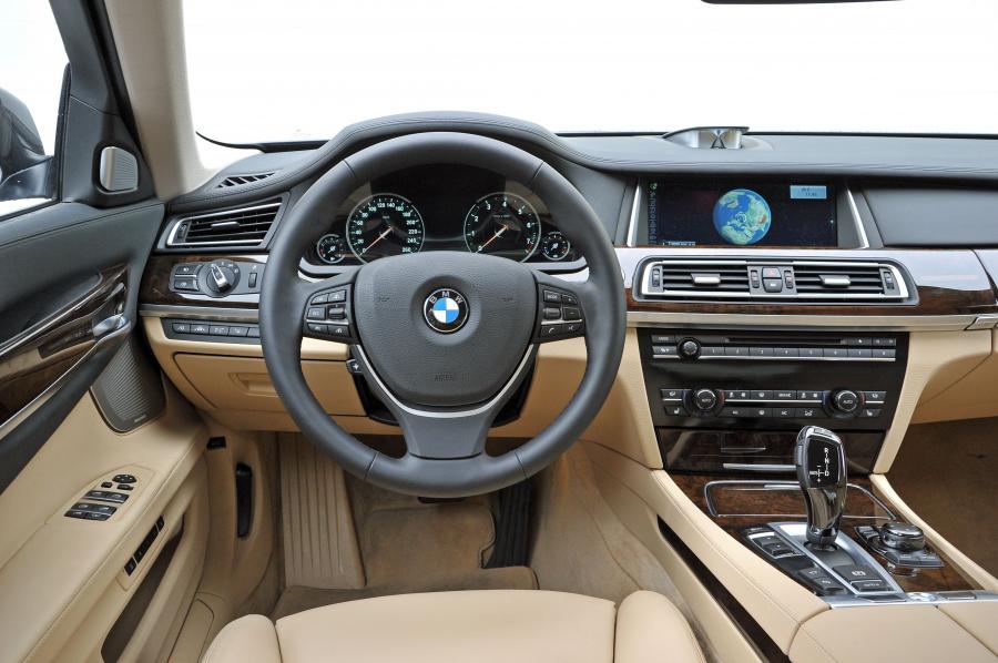  BMW 750iL 2013 года  (фото 35 из 96)